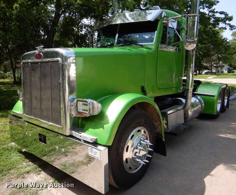 image for item DM2248 2001 Peterbilt 378  semi truck
