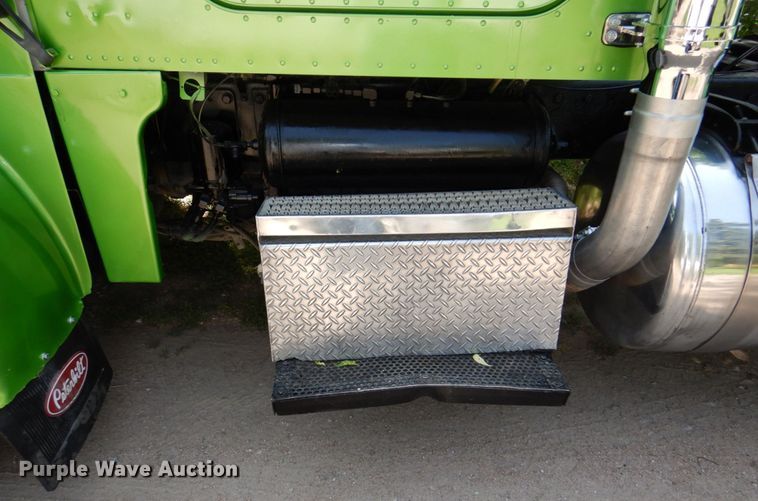 image for item DM2248 2001 Peterbilt 378  semi truck