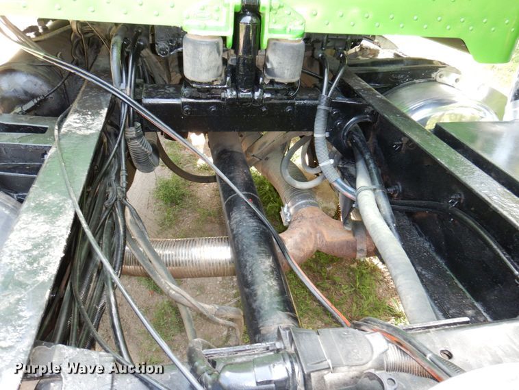 image for item DM2248 2001 Peterbilt 378  semi truck