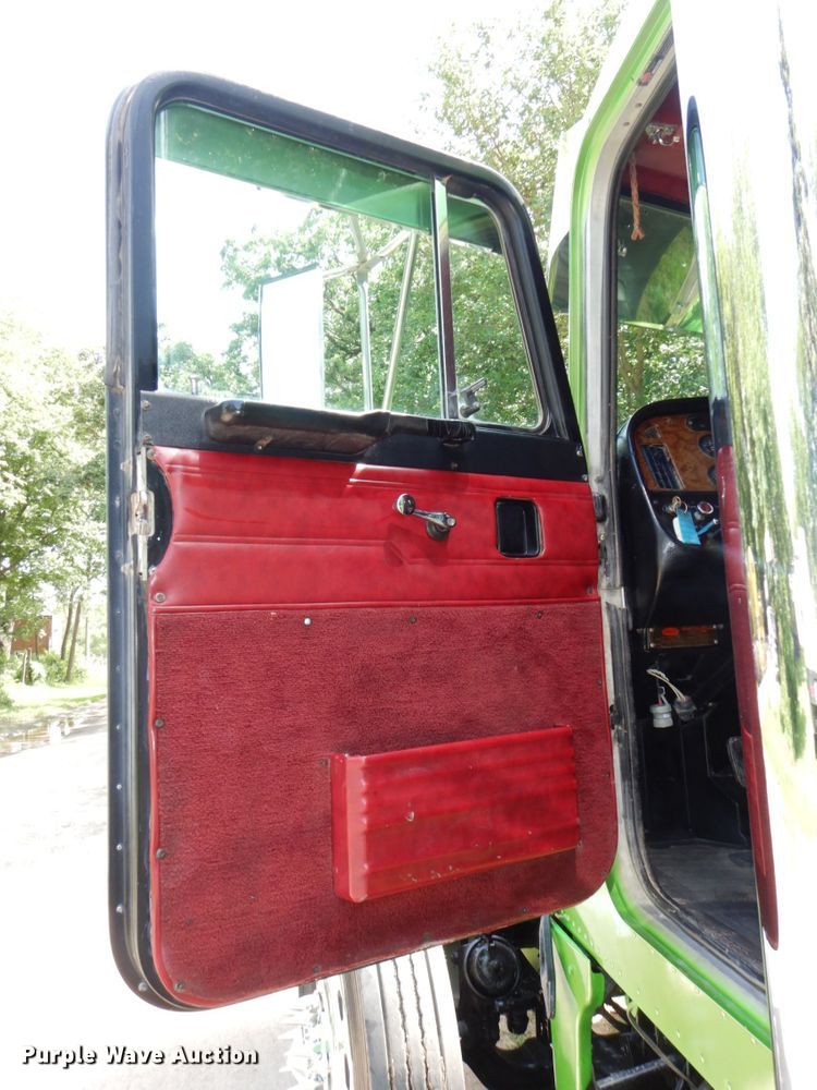 image for item DM2248 2001 Peterbilt 378  semi truck