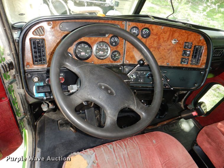 image for item DM2248 2001 Peterbilt 378  semi truck