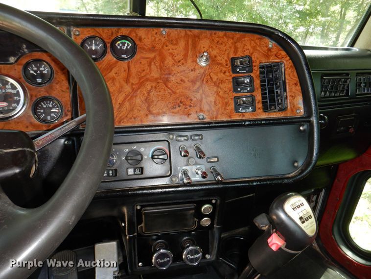 image for item DM2248 2001 Peterbilt 378  semi truck
