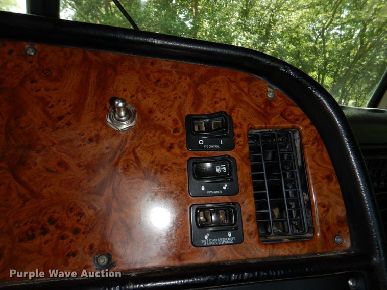 image for item DM2248 2001 Peterbilt 378  semi truck