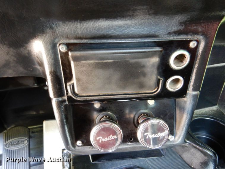 image for item DM2248 2001 Peterbilt 378  semi truck