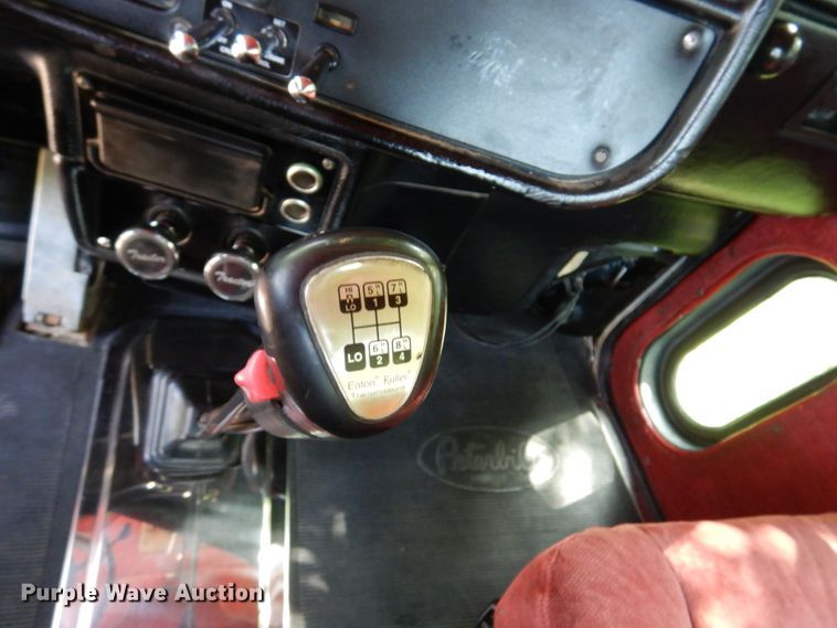 image for item DM2248 2001 Peterbilt 378  semi truck