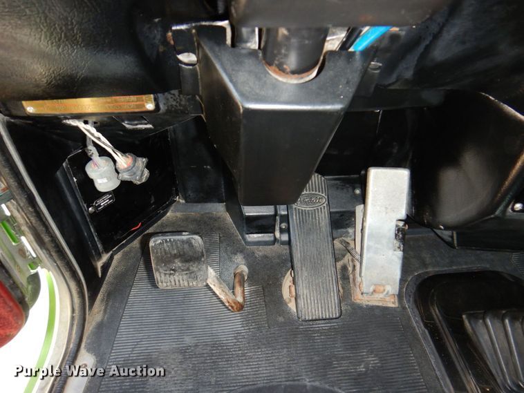 image for item DM2248 2001 Peterbilt 378  semi truck