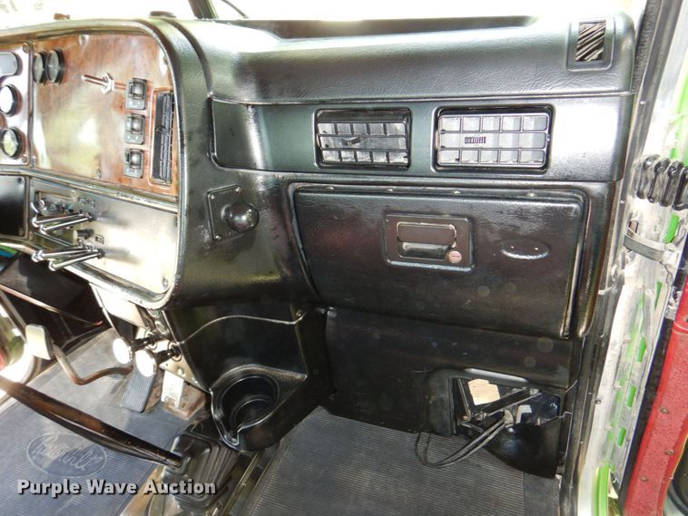 image for item DM2248 2001 Peterbilt 378  semi truck