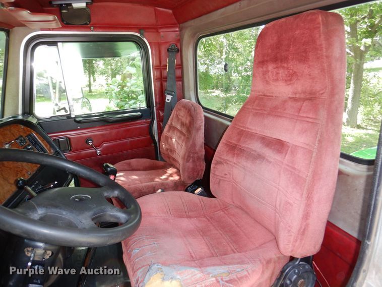 image for item DM2248 2001 Peterbilt 378  semi truck