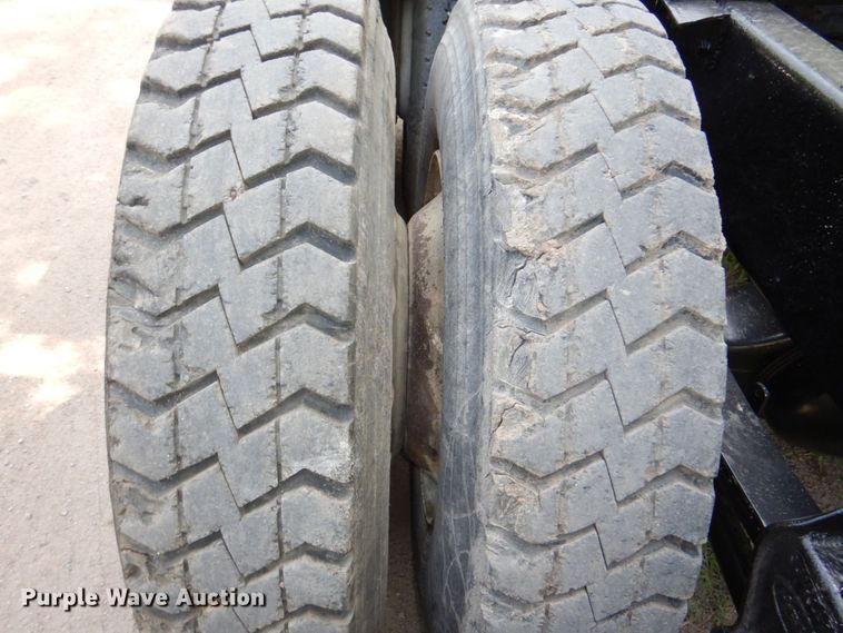 image for item DM2248 2001 Peterbilt 378  semi truck