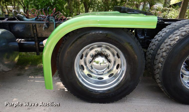 image for item DM2248 2001 Peterbilt 378  semi truck