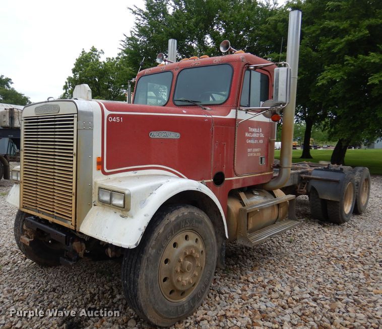 image for item DN0328 1986 Freightliner FLC  truck cab and chassis