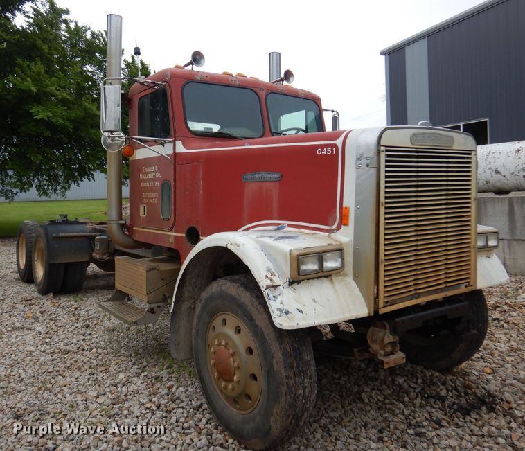 image for item DN0328 1986 Freightliner FLC  truck cab and chassis