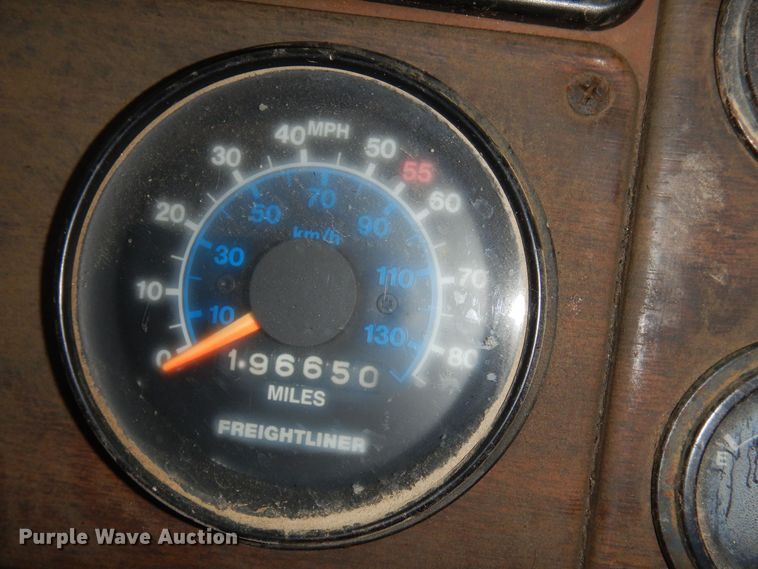 image for item DN0328 1986 Freightliner FLC  truck cab and chassis