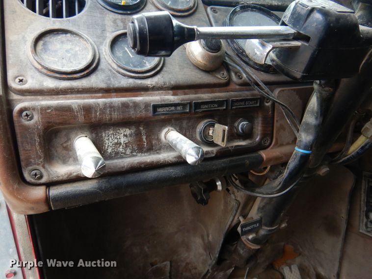 image for item DN0328 1986 Freightliner FLC  truck cab and chassis