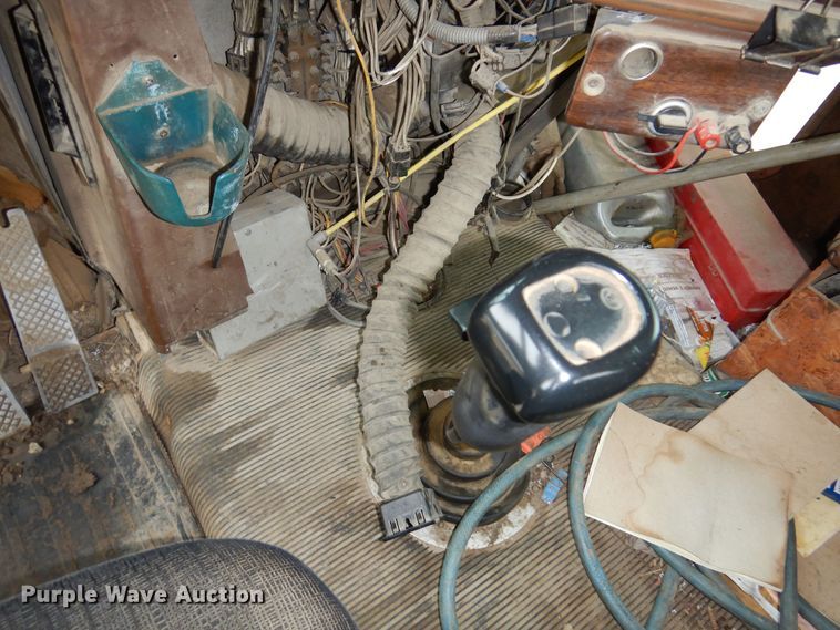 image for item DN0328 1986 Freightliner FLC  truck cab and chassis