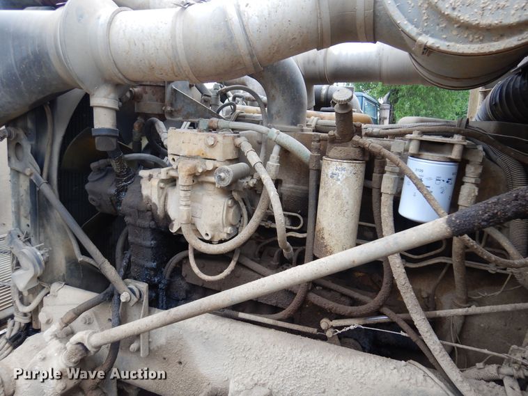 image for item DN0328 1986 Freightliner FLC  truck cab and chassis