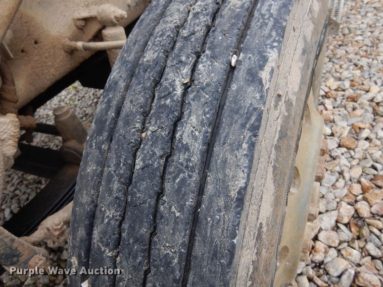 image for item DN0328 1986 Freightliner FLC  truck cab and chassis