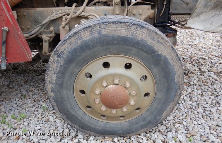 image for item DN0328 1986 Freightliner FLC  truck cab and chassis