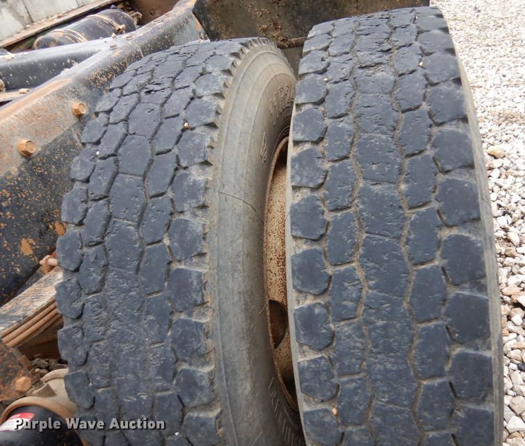 image for item DN0328 1986 Freightliner FLC  truck cab and chassis