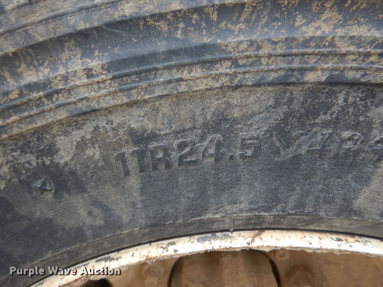 image for item DN0328 1986 Freightliner FLC  truck cab and chassis