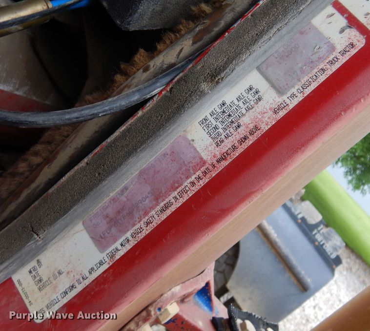 image for item DN0328 1986 Freightliner FLC  truck cab and chassis