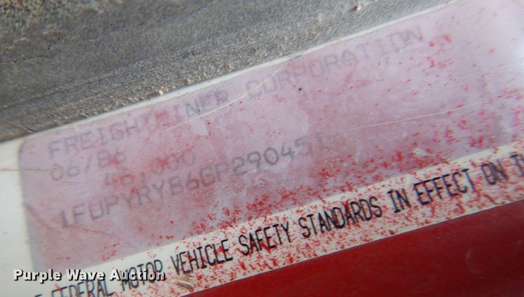 image for item DN0328 1986 Freightliner FLC  truck cab and chassis