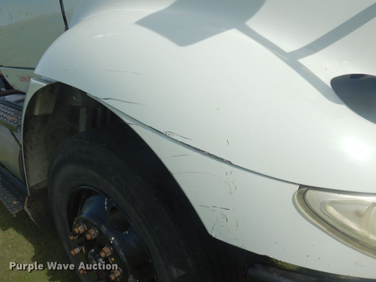 image for item DN0355 2012 International TranStar 8600  semi truck