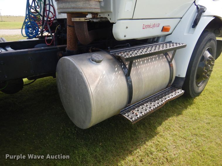 image for item DN0355 2012 International TranStar 8600  semi truck