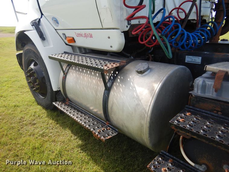 image for item DN0355 2012 International TranStar 8600  semi truck