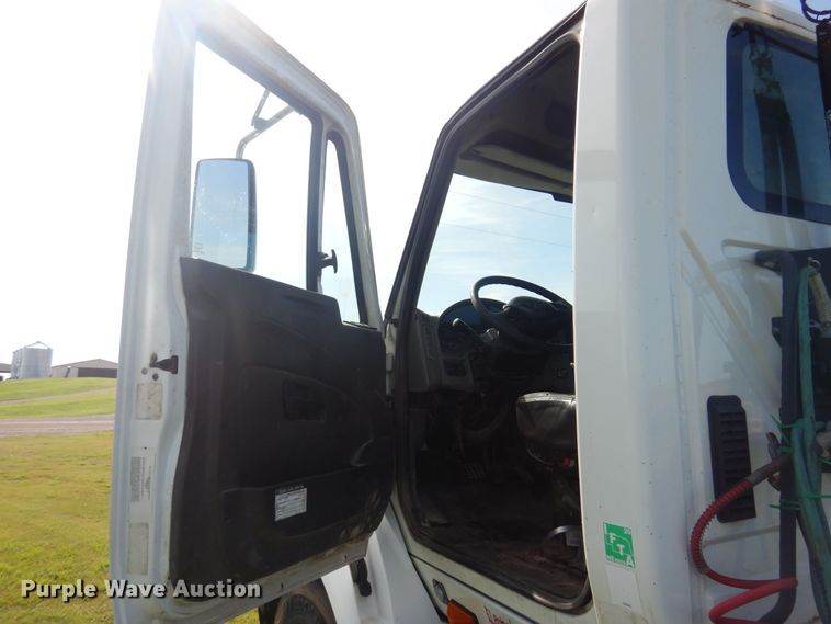 image for item DN0355 2012 International TranStar 8600  semi truck