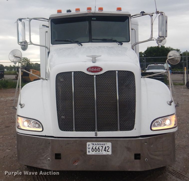 image for item DN0370 2008 Peterbilt 386  semi truck