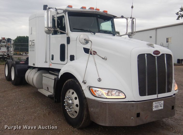 image for item DN0370 2008 Peterbilt 386  semi truck