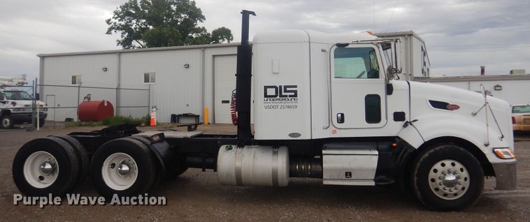 image for item DN0370 2008 Peterbilt 386  semi truck