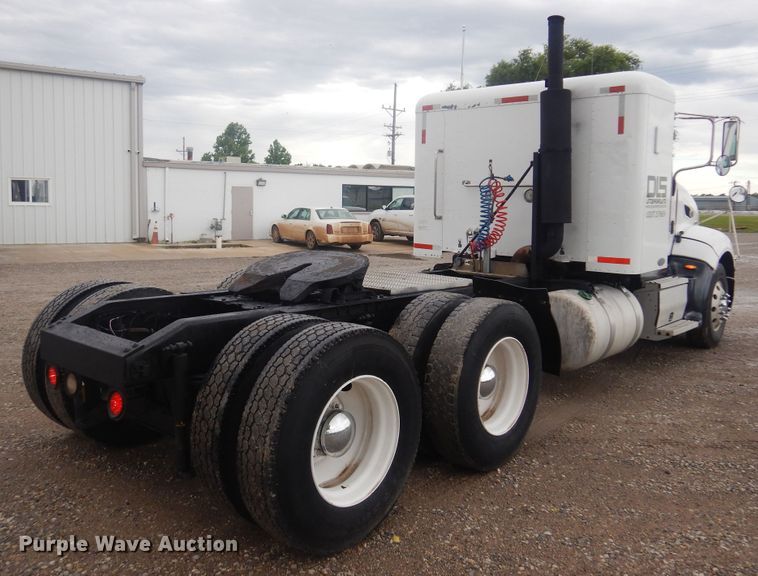 image for item DN0370 2008 Peterbilt 386  semi truck
