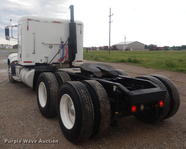 image for item DN0370 2008 Peterbilt 386  semi truck