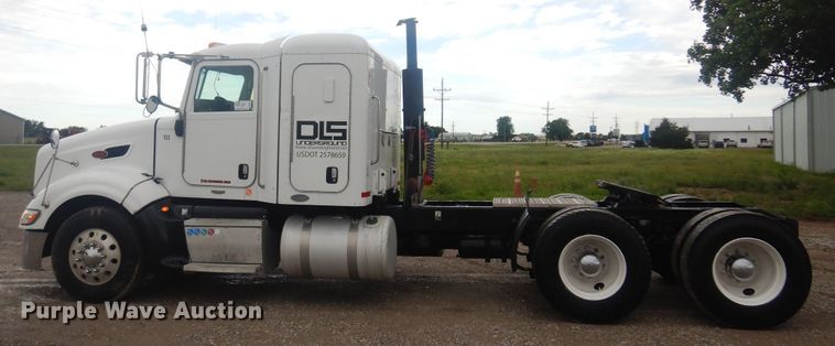 image for item DN0370 2008 Peterbilt 386  semi truck