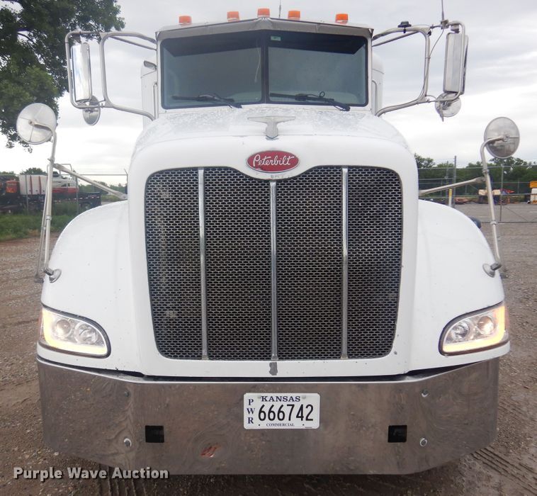 image for item DN0370 2008 Peterbilt 386  semi truck