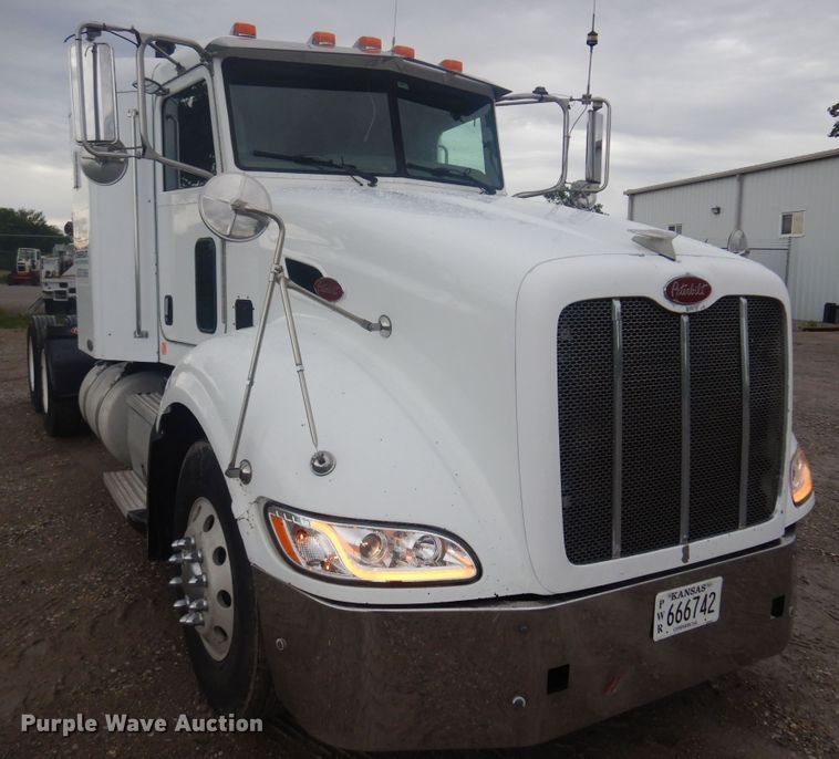 image for item DN0370 2008 Peterbilt 386  semi truck