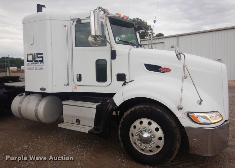 image for item DN0370 2008 Peterbilt 386  semi truck