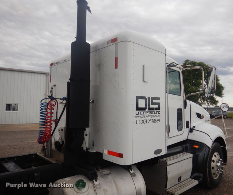 image for item DN0370 2008 Peterbilt 386  semi truck