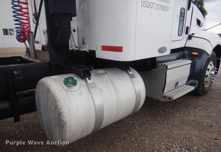 image for item DN0370 2008 Peterbilt 386  semi truck