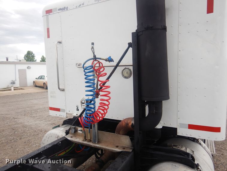 image for item DN0370 2008 Peterbilt 386  semi truck