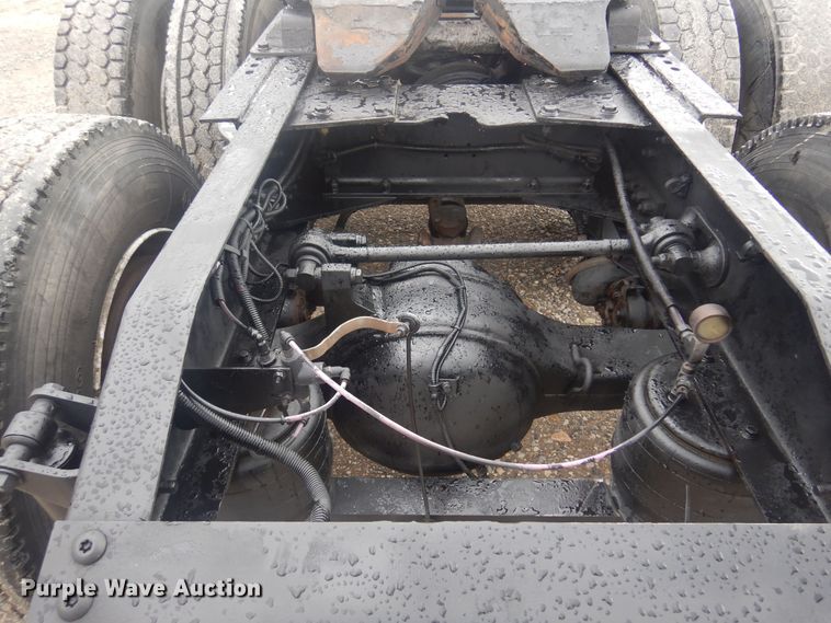 image for item DN0370 2008 Peterbilt 386  semi truck