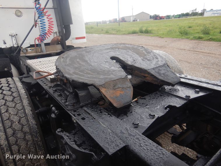 image for item DN0370 2008 Peterbilt 386  semi truck