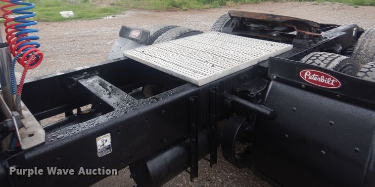 image for item DN0370 2008 Peterbilt 386  semi truck