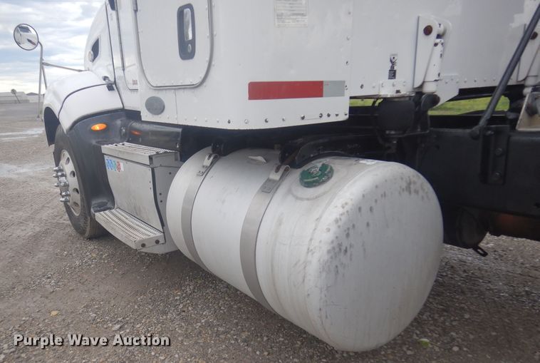 image for item DN0370 2008 Peterbilt 386  semi truck