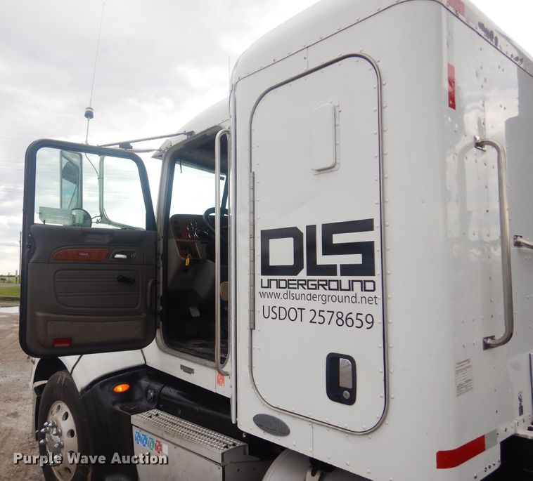 image for item DN0370 2008 Peterbilt 386  semi truck