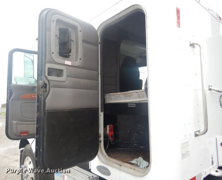 image for item DN0370 2008 Peterbilt 386  semi truck