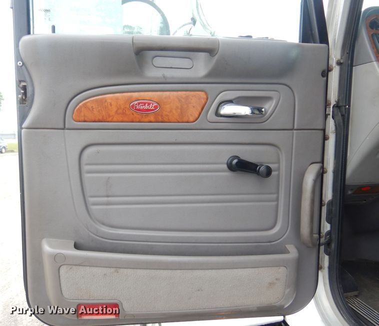 image for item DN0370 2008 Peterbilt 386  semi truck