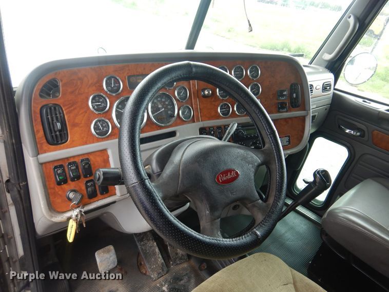 image for item DN0370 2008 Peterbilt 386  semi truck
